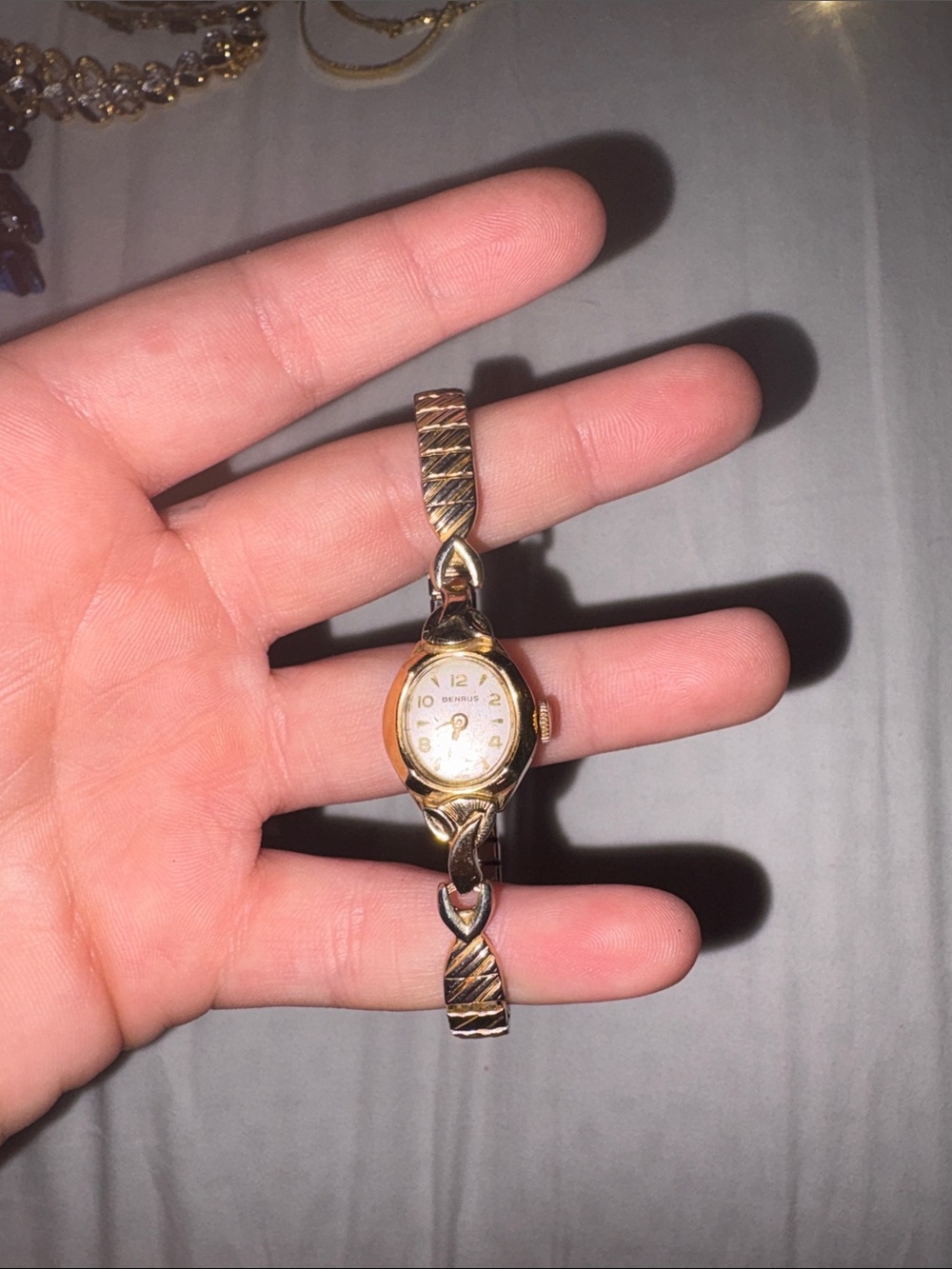 Vintage-Inspired Gold Women's Bracelet Watch - Elegant Gold Tone